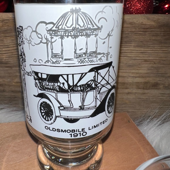 Set of 4 Oldsmobile footed drinking glasses - Picture 4 of 9